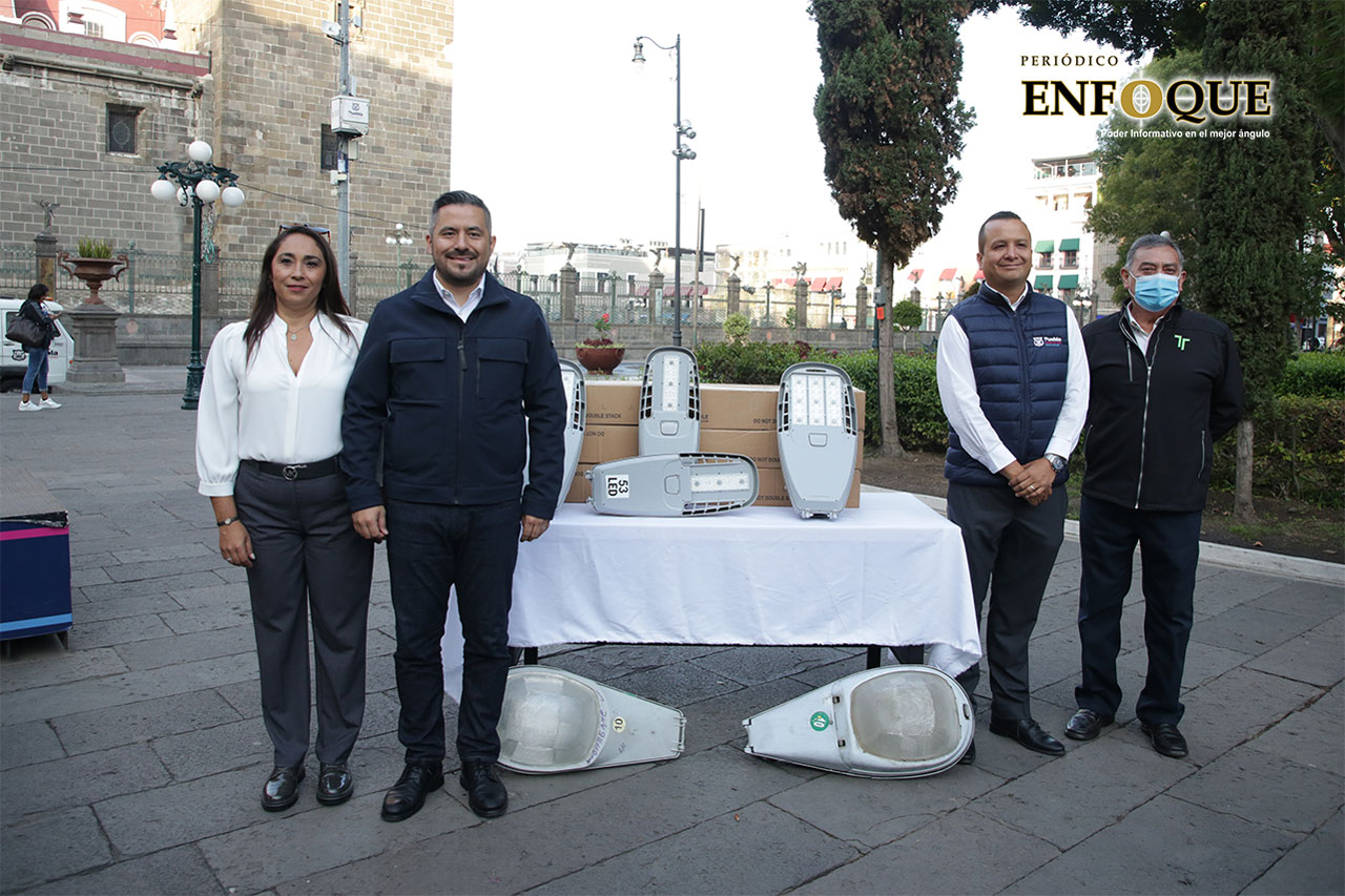 Por: Periódico Enfoque Puebla con el 94 por ciento de luminarias encendidas: Adán Domínguez