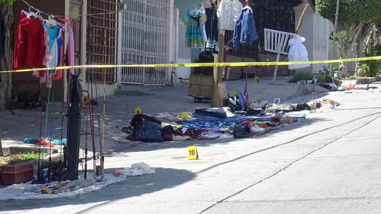 Por: Cortesía Menor muere en puesto de tianguis tras ser alcanzado por las balas durante persecución de sicarios