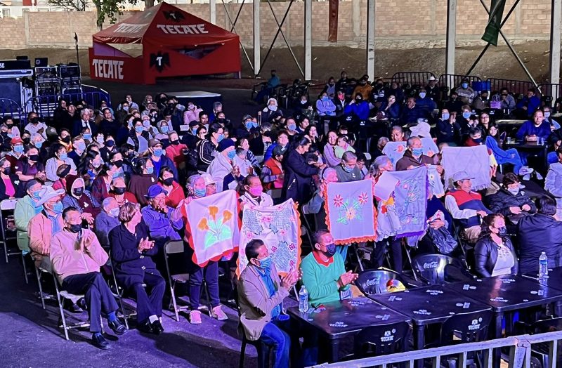 Con baile, premios y diversión se festejó a los adultos mayores en la feria de Huamantla 