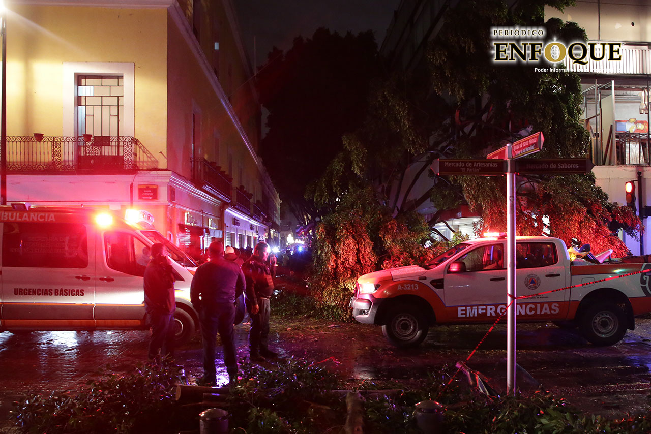 Por: Periódico Enfoque Fuertes lluvias acompañadas de viento provocaron la muerte de un menor y diversos daños en la capital