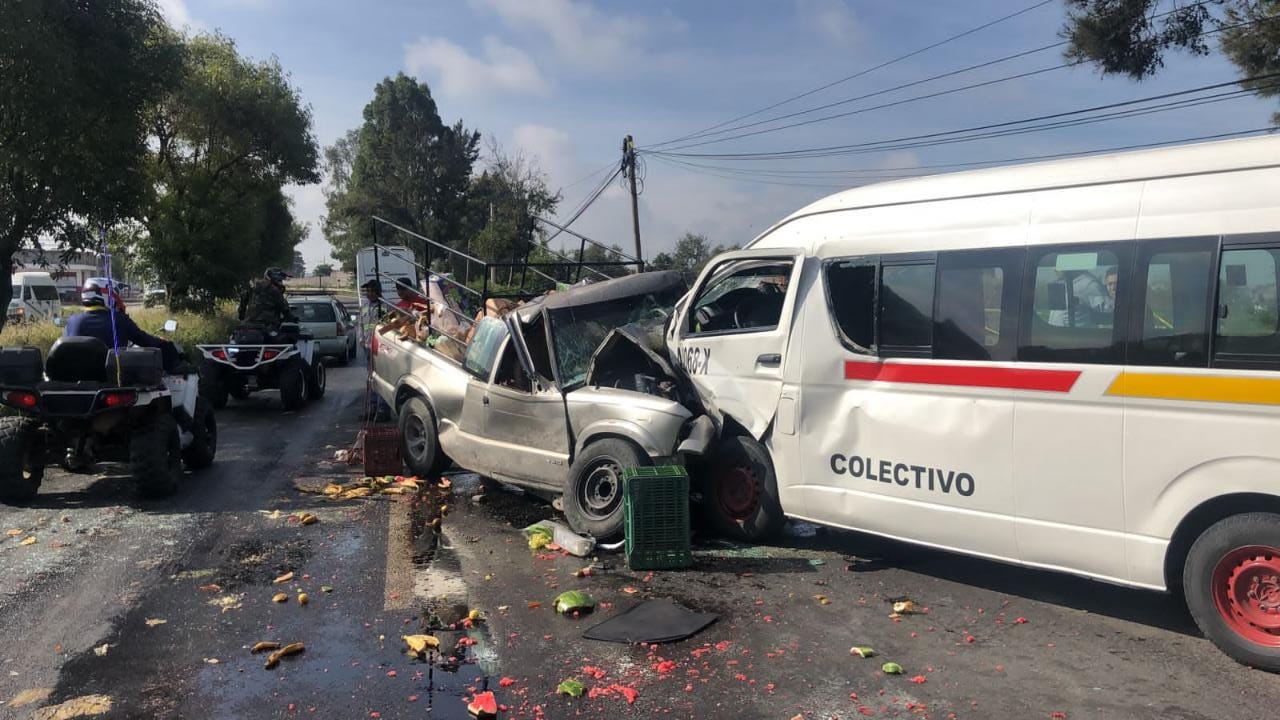 Por: Cortesía Encontronazo entre camioneta y colectiva, deja una persona muerta, en la Vía Corta Chiautempan-Puebla