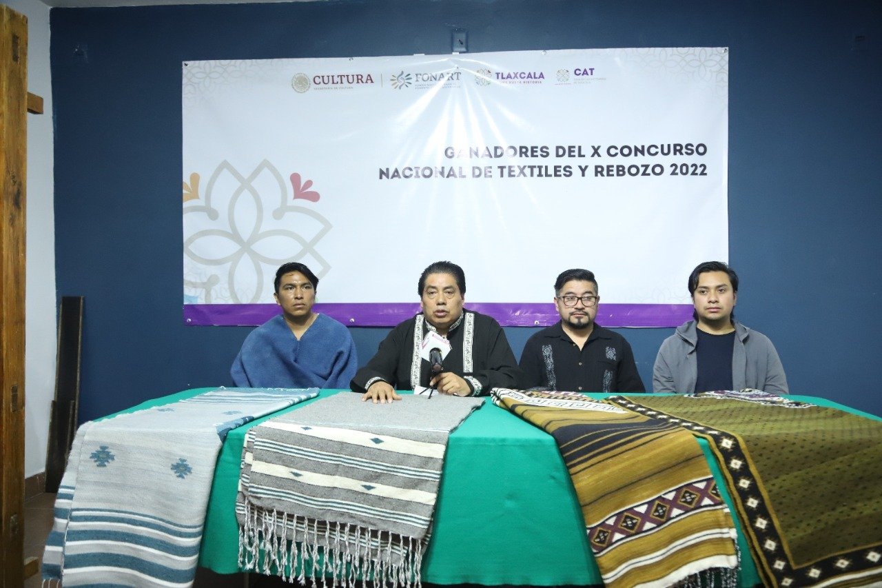 Por: Cortesía Obtienen artesanos premios del X Concurso Nacional de Textiles y Rebozo
