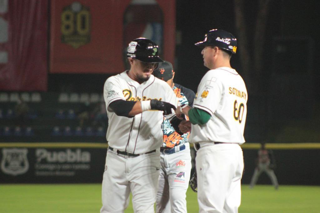 Por: Cortesía Paliza de Pericos sobre Tigres para asegurar la serie