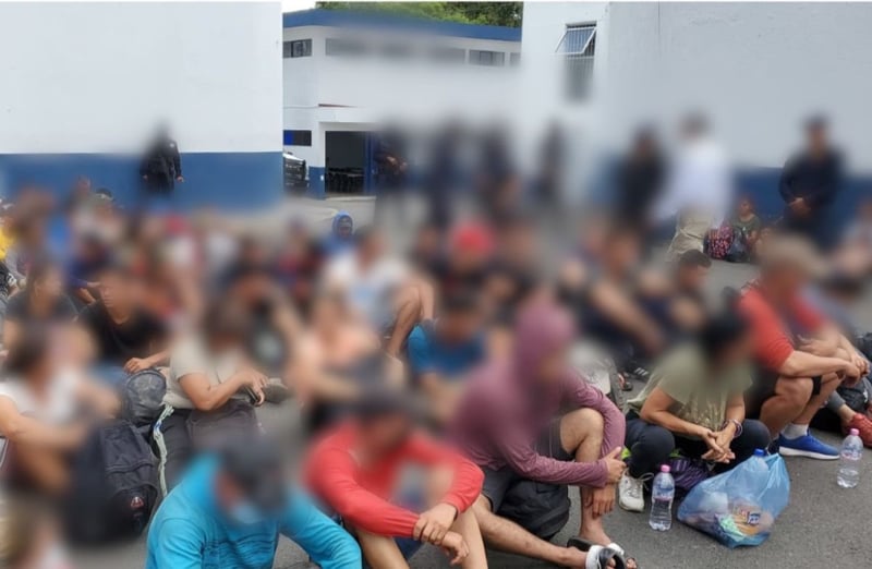 Por: Cortesía "Pedían auxilio a gritos": 116 migrantes son rescatados en Izucar; detienen a 2 "polleros"