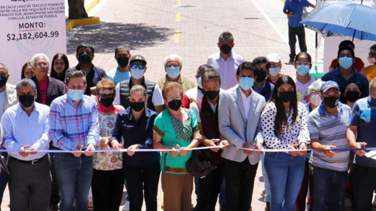 Por: Cortesía Ayuntamiento de San Pedro Cholula entregó el proyecto de pavimentación de la Calle Lago de Texcoco