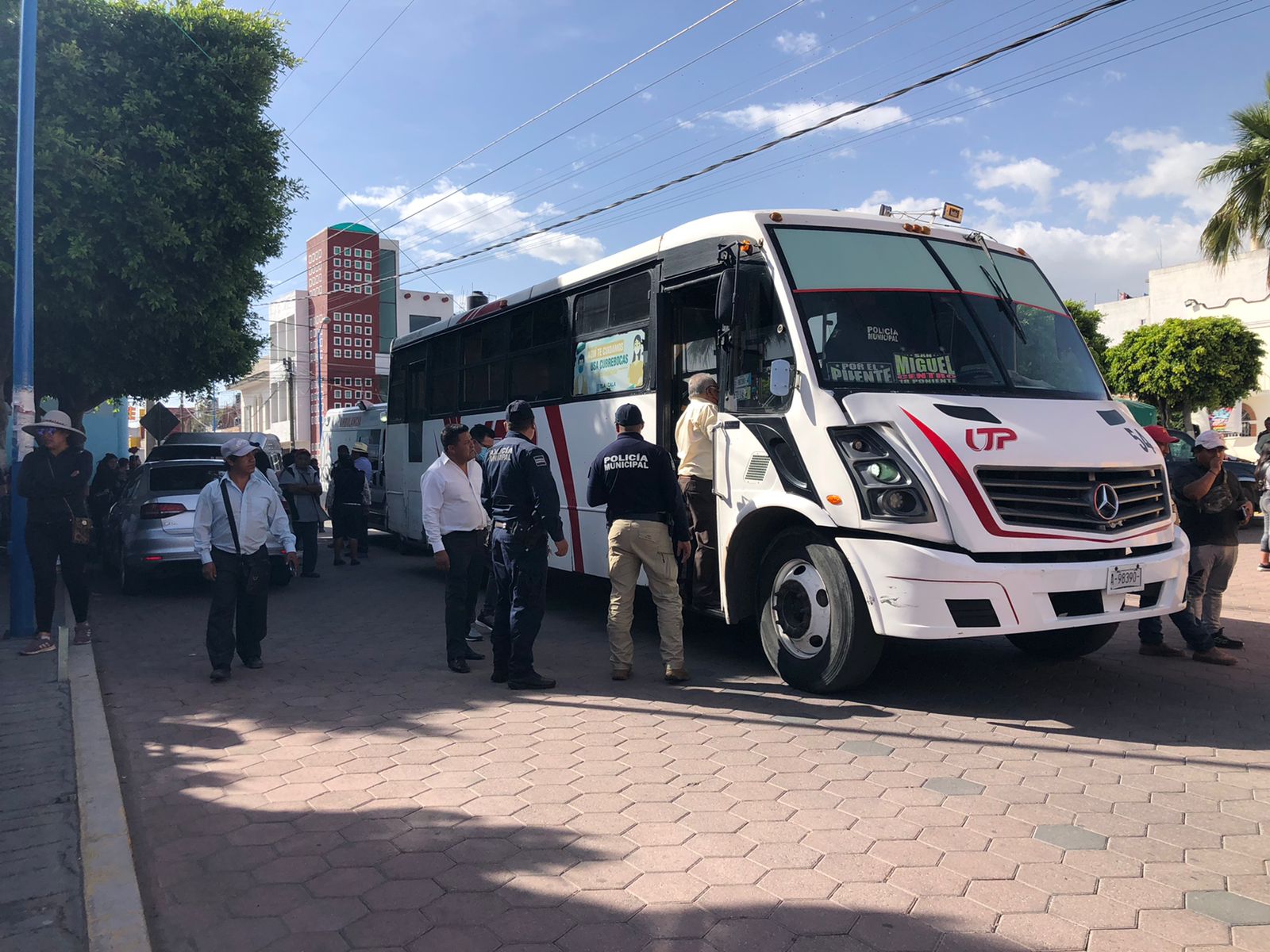 Chofer de UTP ocasiona presunto accidente en San Nicolás de SPM