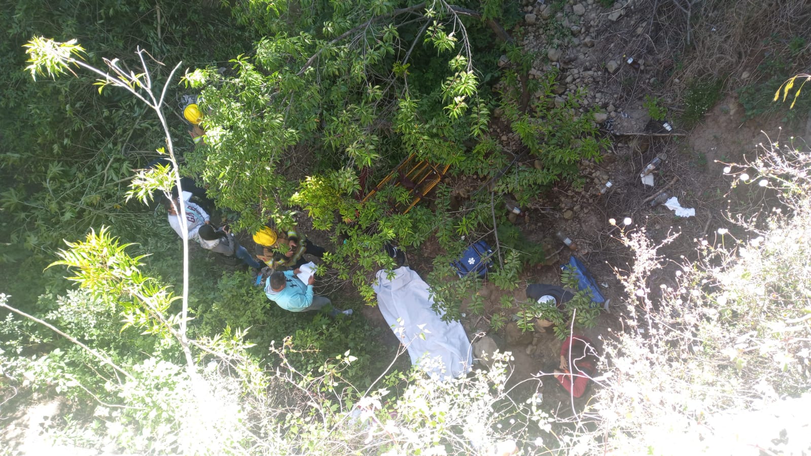 Perece tras ser atropellado y caer al fondo de una barranca, en Ixtacuixtla