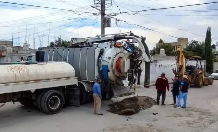 Por: Cortesía Desazolve y saneamiento del drenaje de anta Cruz Tlaxcala continua de manera efectiva
