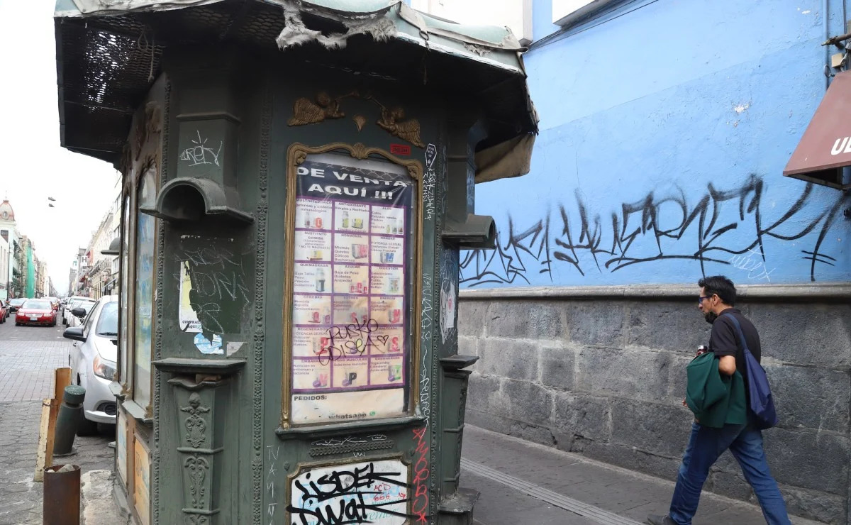 Por: El Universal Analizan retiro de casetas expendedoras de periódicos del Centro Histórico
