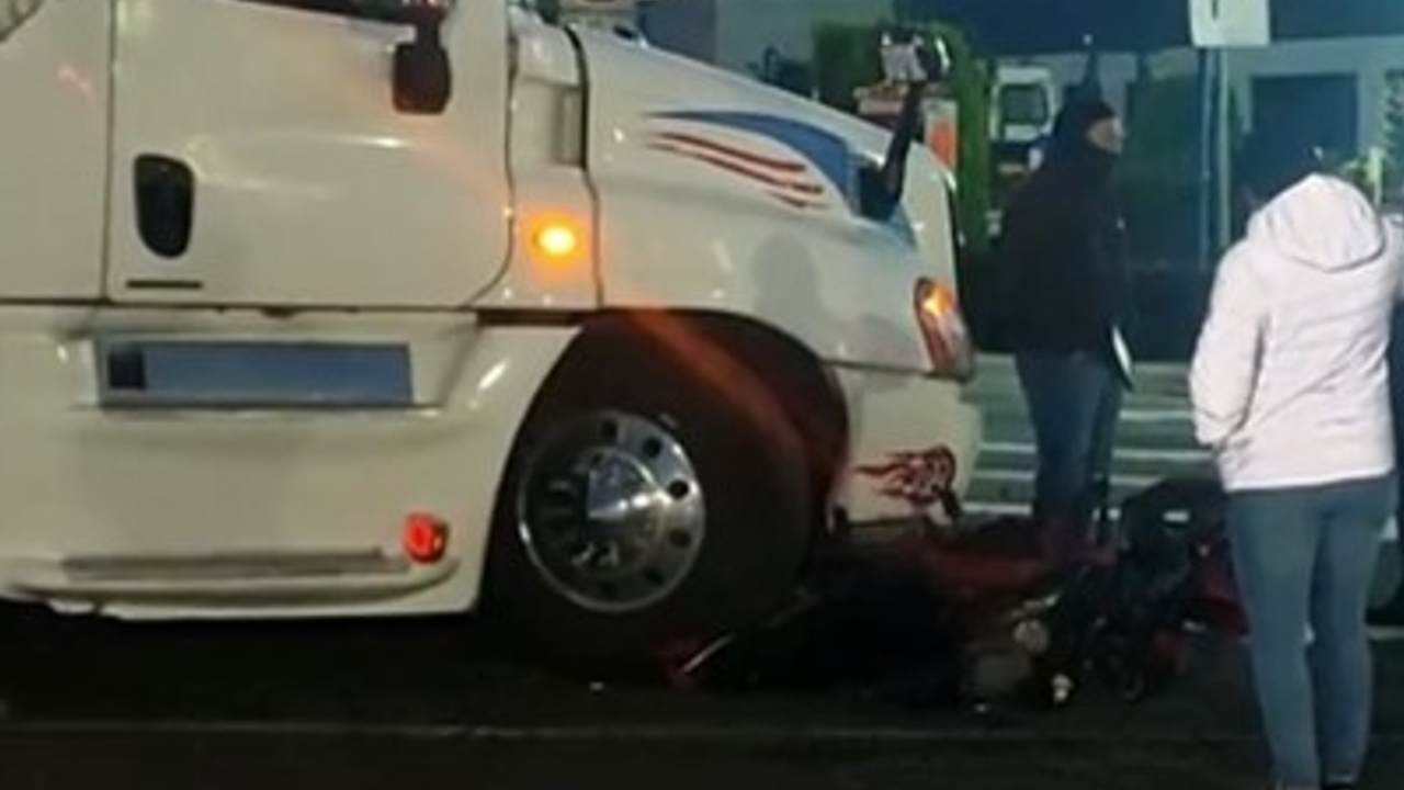 Por: Cortesía En el Parque FINSA; Un tráiler arrolló a motociclista