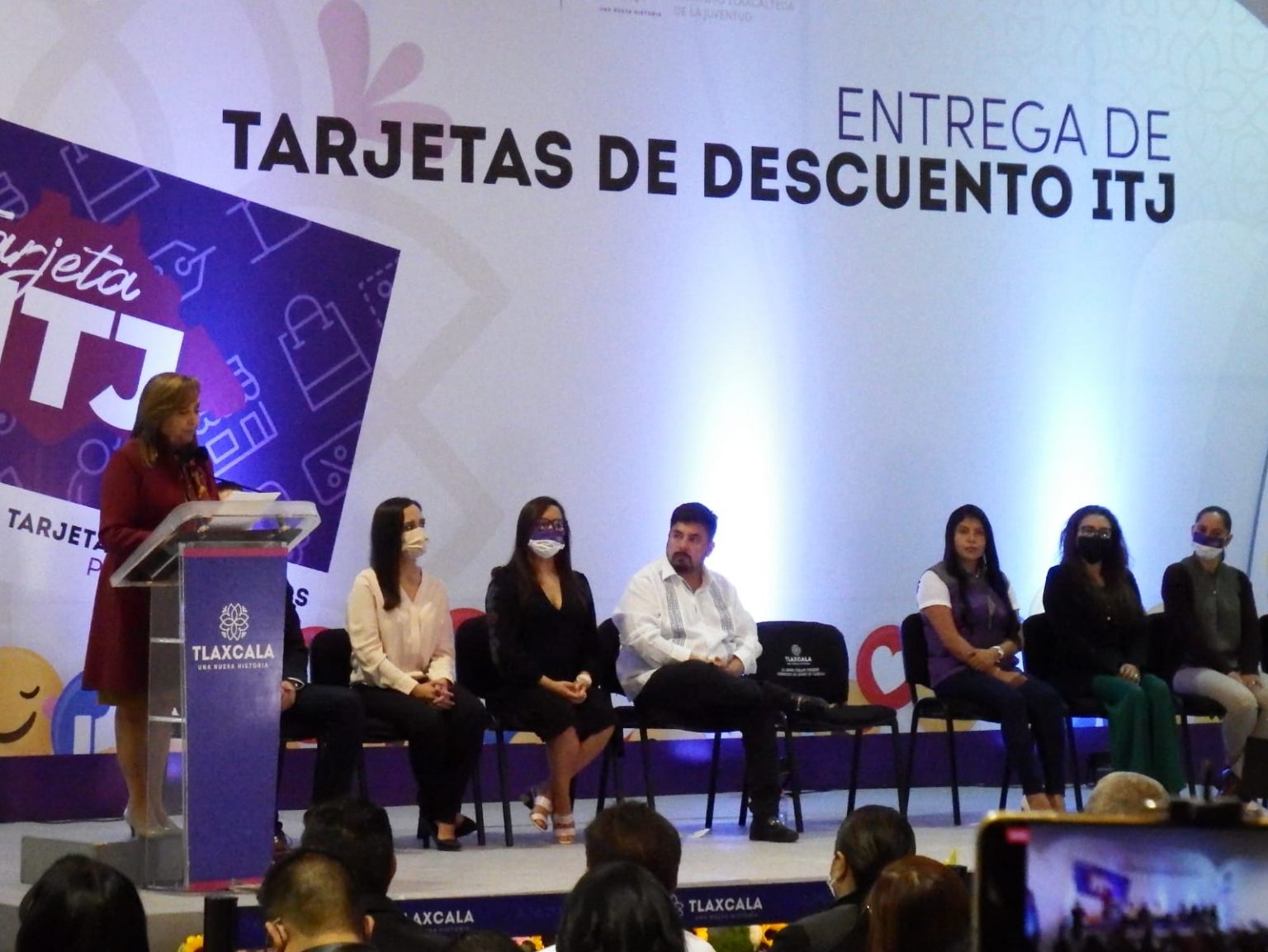 Por: Cortesía Entrega LCC tarjetas de descuento ITJ a jóvenes de los 60 municipios