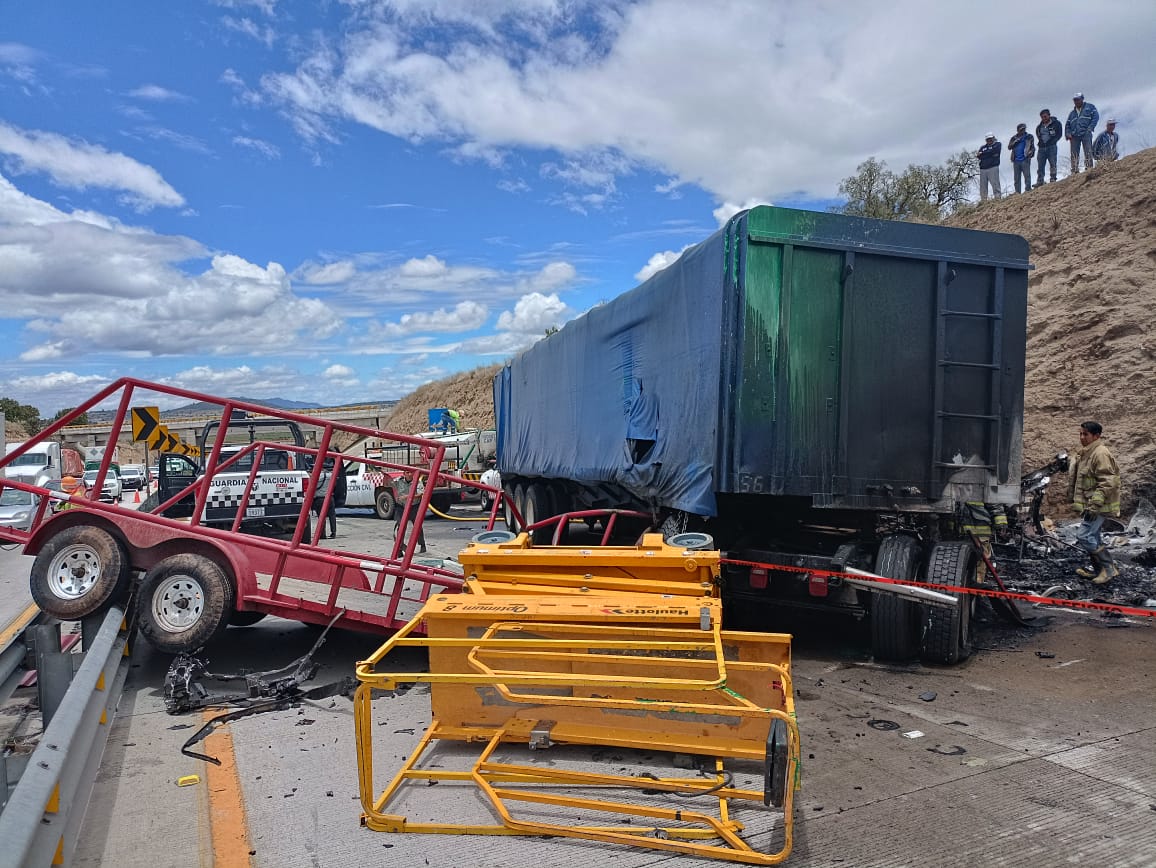 Un calcinado y tres heridos deja accidente en los límites de Calpulalpan e Hidalgo, sobre Arco Norte