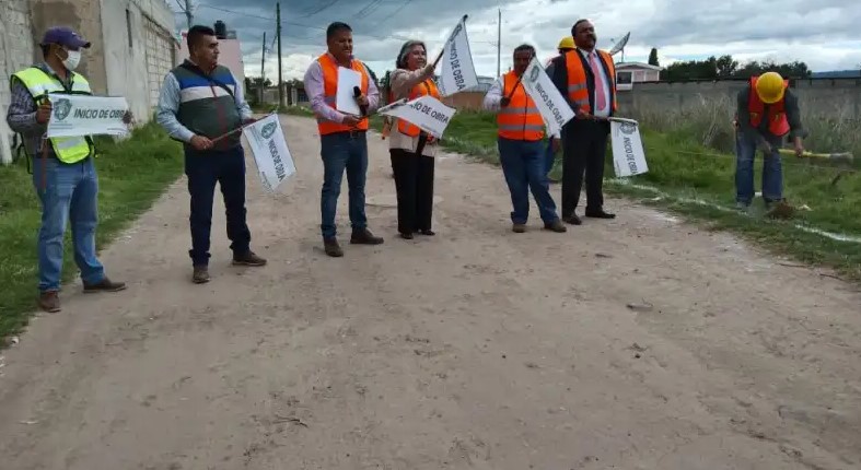 Dan banderazo de obra de adoquinamiento en comunidad de Yauhquemehcan
