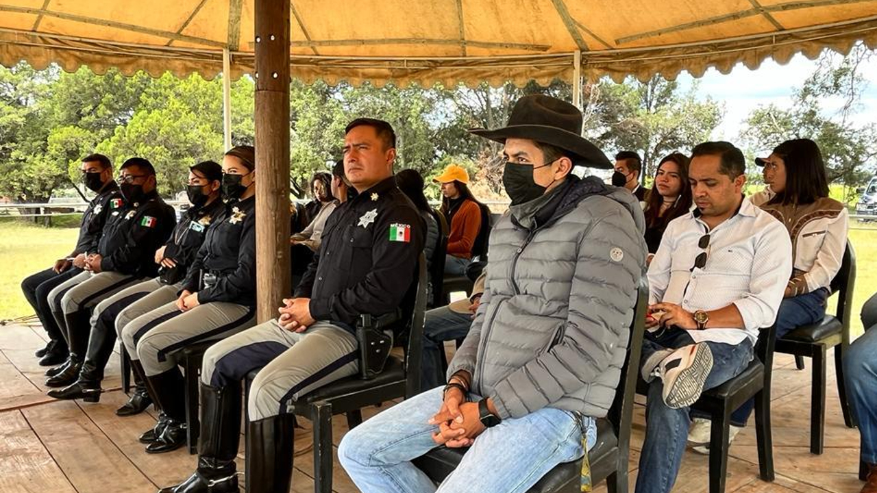 Por: Cortesía Reciben capacitación elementos de la Policía Montada de San Andrés Cholula