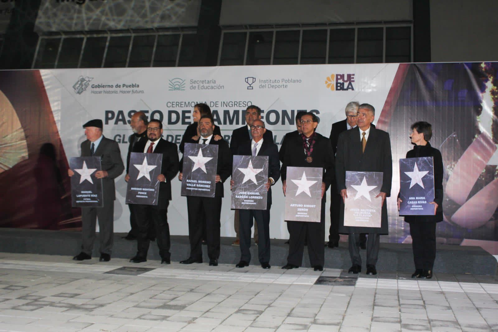 Por: Cortesía Reconocen a leyendas del deporte poblano en el Paseo de Campeones 2022