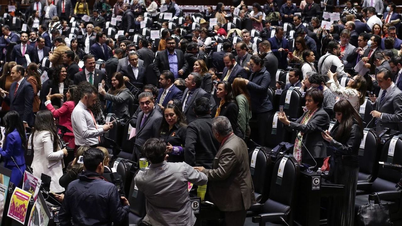 Por: Cortesía AMLO reconoce que hubo errores inconstitucionales en el 'plan B' electoral