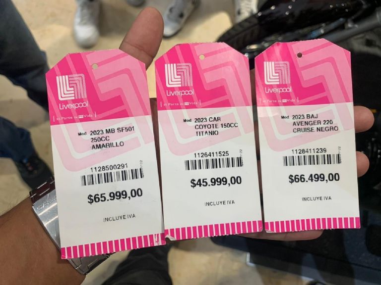 Por: Cortesía Compradores exigen a tienda Liverpool vender motocicletas en 65 pesos, tal como anunciaron en su etiqueta