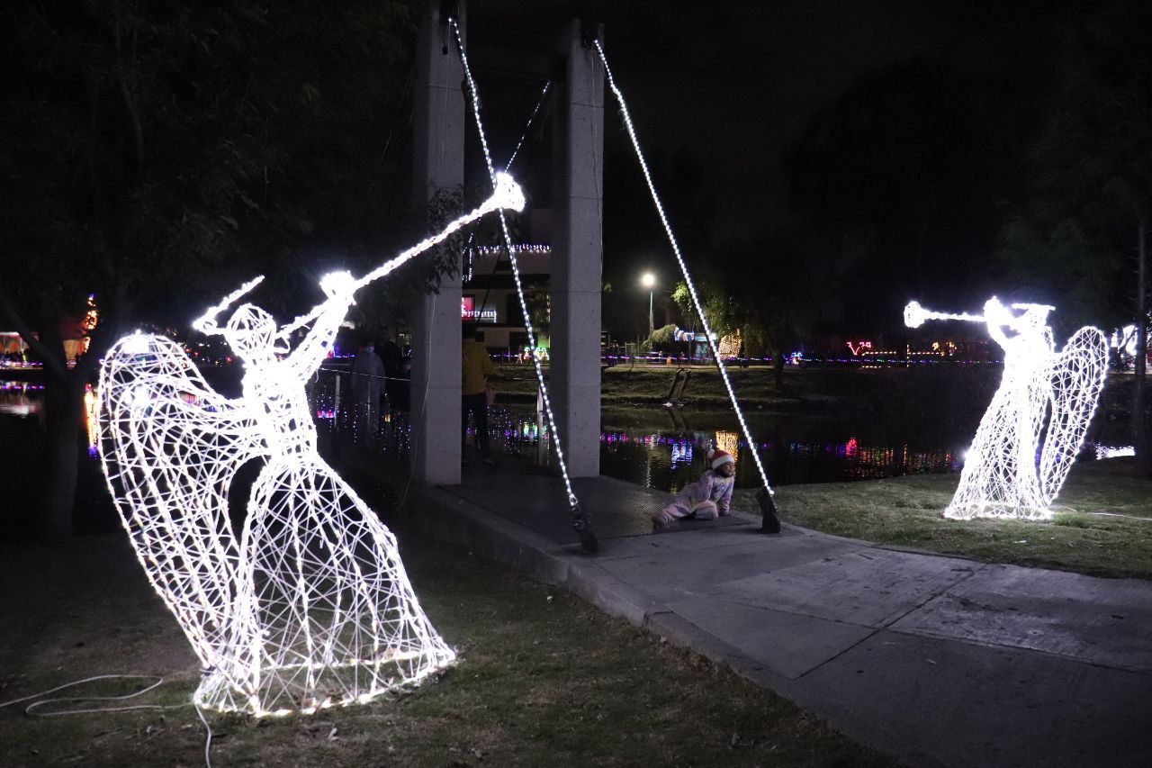 Por: Cortesía Lula Pineda Filomeno Sarmiento Torres inauguró el encendido navideño en el Parque Mágico El Ameyal