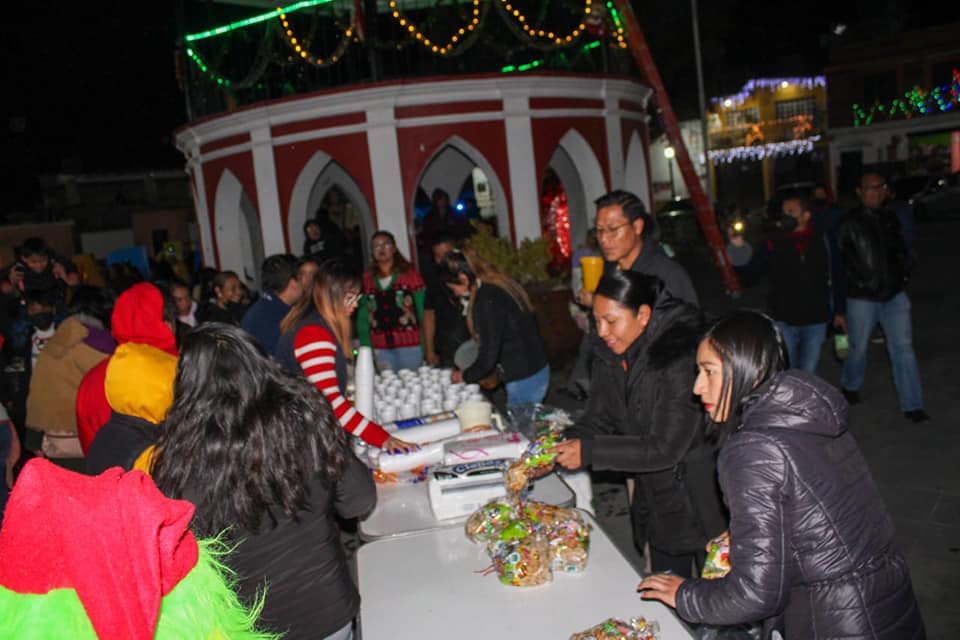 Por: Cortesía Lula Pineda Llega navidad a Calpan con el encendido del árbol