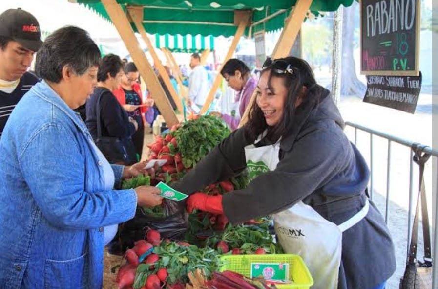 Gobierno cholulteca busca terminar con intermediarios que triplican la venta de espacios a vendedores 