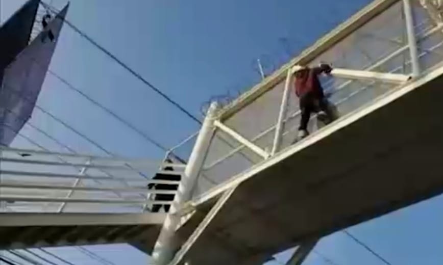 Joven extranjero intenta suicidarse en el puente de la Recta Cholula
