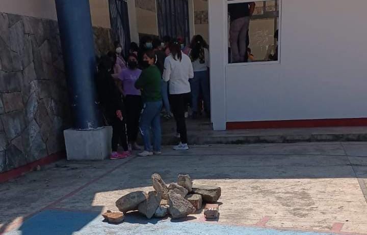 Nuevamente entra en conflicto Escuela Normal Rural de Panotla