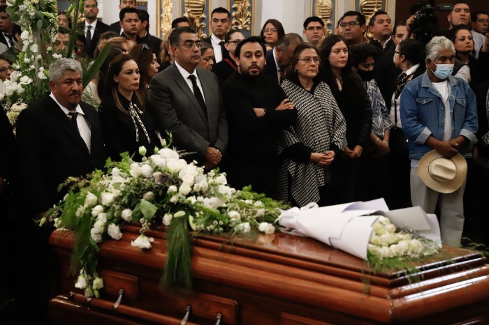 Por: Cortesía Sepultan a Miguel Barbosa en panteón municipal de Tehuacán