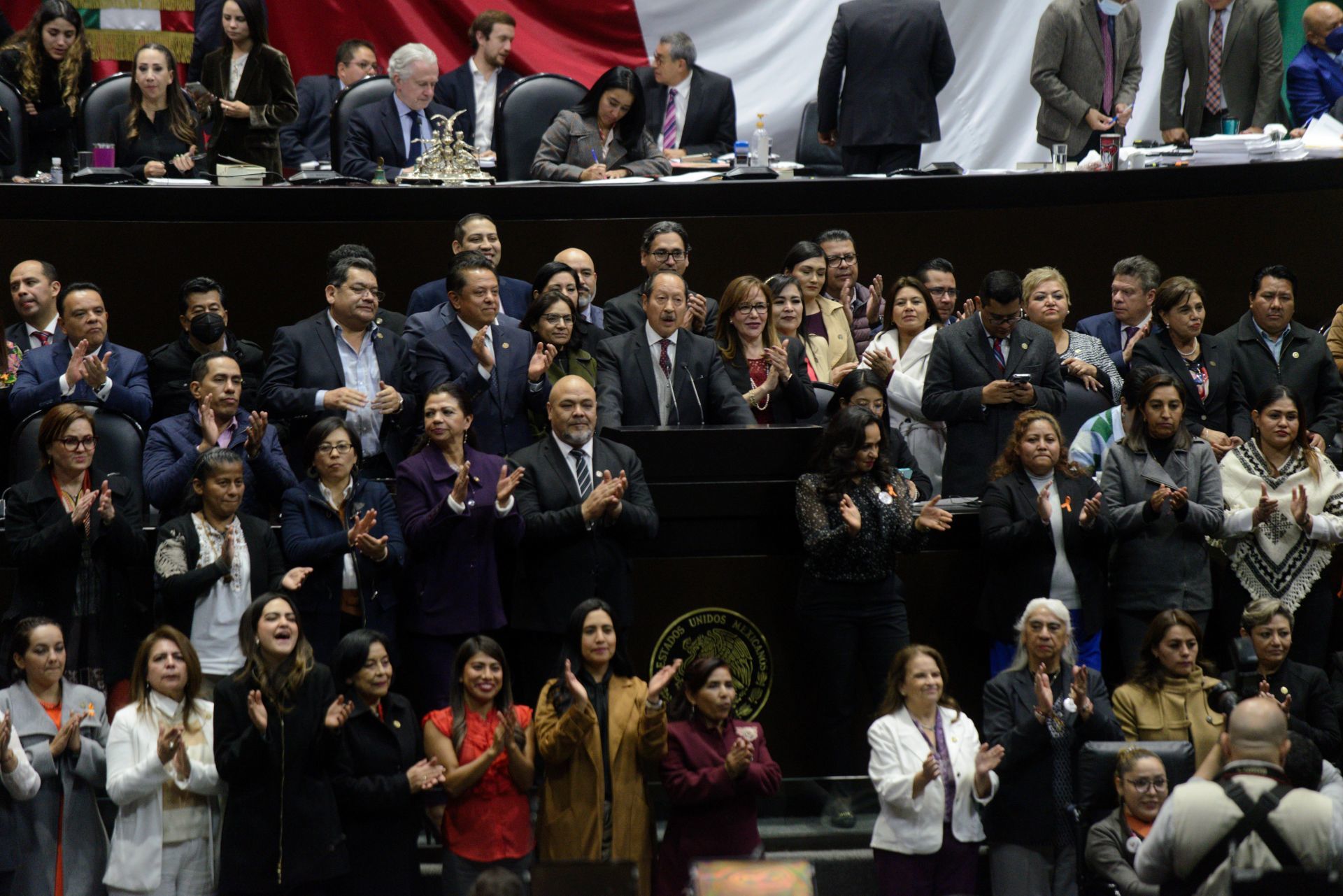 Por: Cortesía Aprueban diputados en la general plan B electoral de AMLO