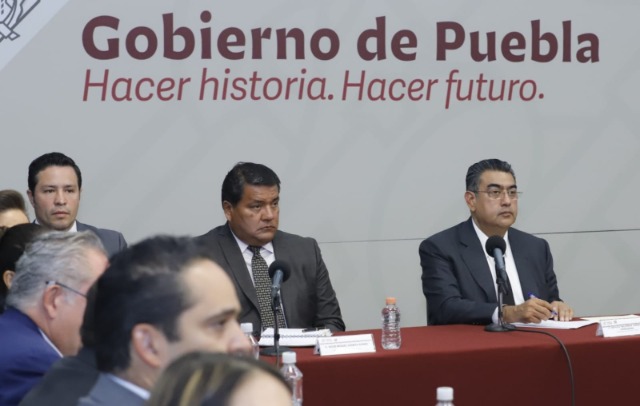 Céspedes niega acuerdos oscuros en su designación como gobernador de Puebla