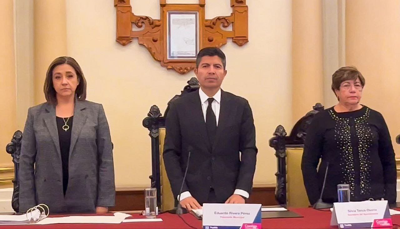 En sesión de Cabildo de Puebla dan un minuto de silencio en memoria del gobernador Miguel Barbosa