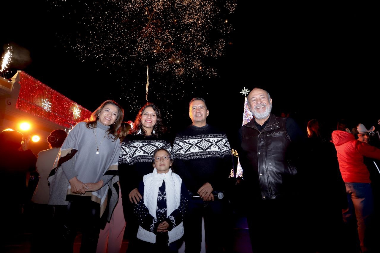 Por: Cortesía Lula Pineda Navidad con Rumbo ilumina el zócalo de San Andrés Cholula