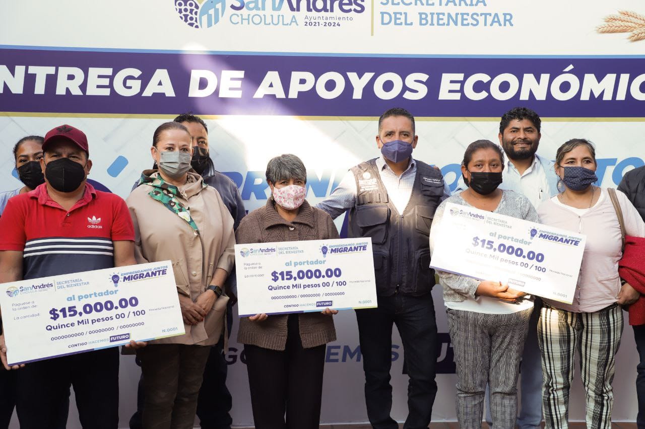Entrega ayuntamiento apoyos económicos del programa piloto "Emprendamos Juntos Migrante"