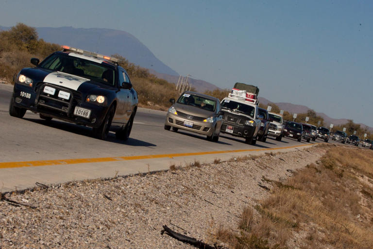 Por: Cortesía Grupo armado asalta a decenas de familias en la carretera de Fresnillo-Zacatecas