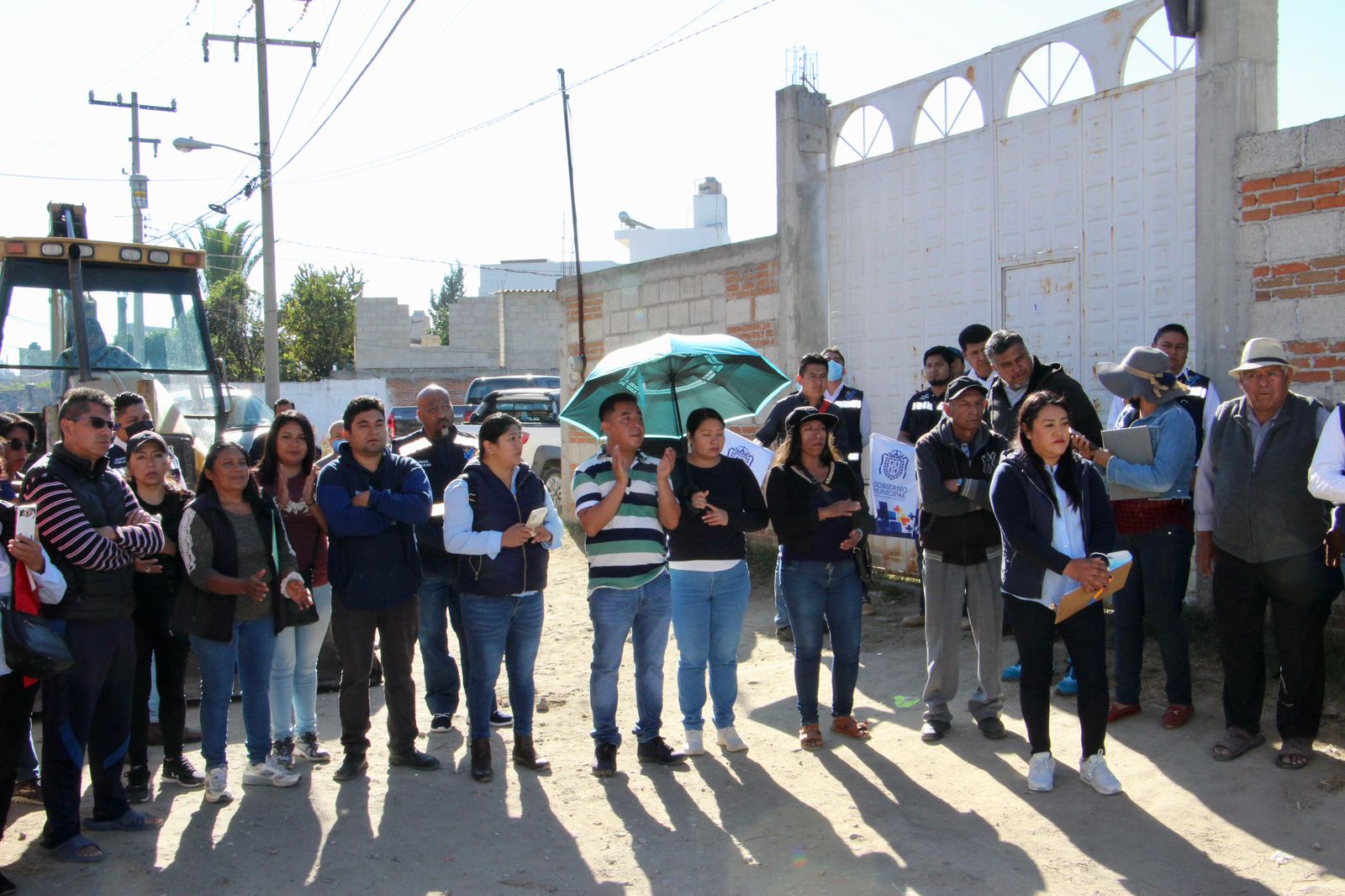 Por: Cortesía Lula Pineda En San Lorenzo Almecatla inicia pavimentación de la calle Emiliano Zapata