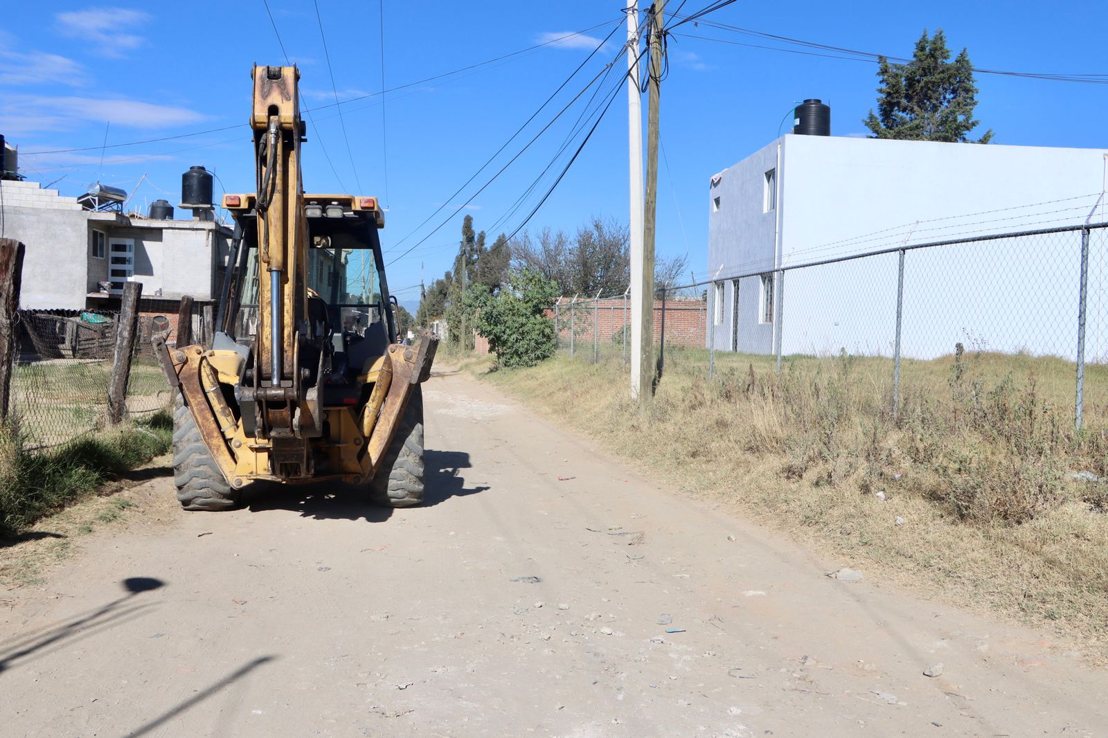 En San Lorenzo Almecatla inicia pavimentación de la calle Emiliano Zapata