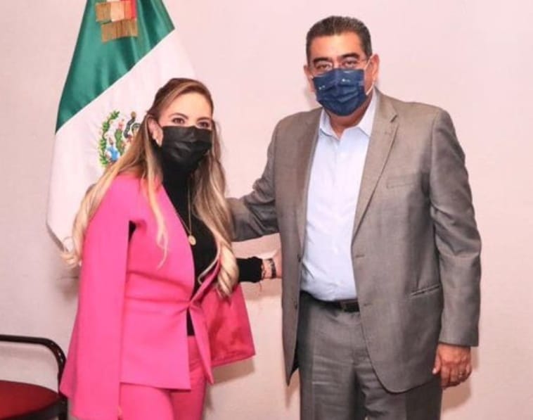 Alcaldes cholultecas se reúnen con el gobernador Sergio Salomón Céspedes Peregrina