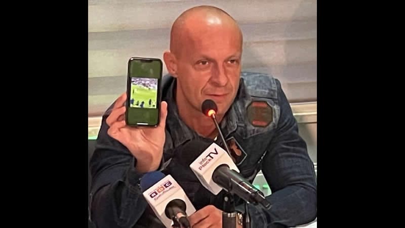 Árbitro de la Final del mundial de Qatar se defiende de criticas en Francia con contundente foto