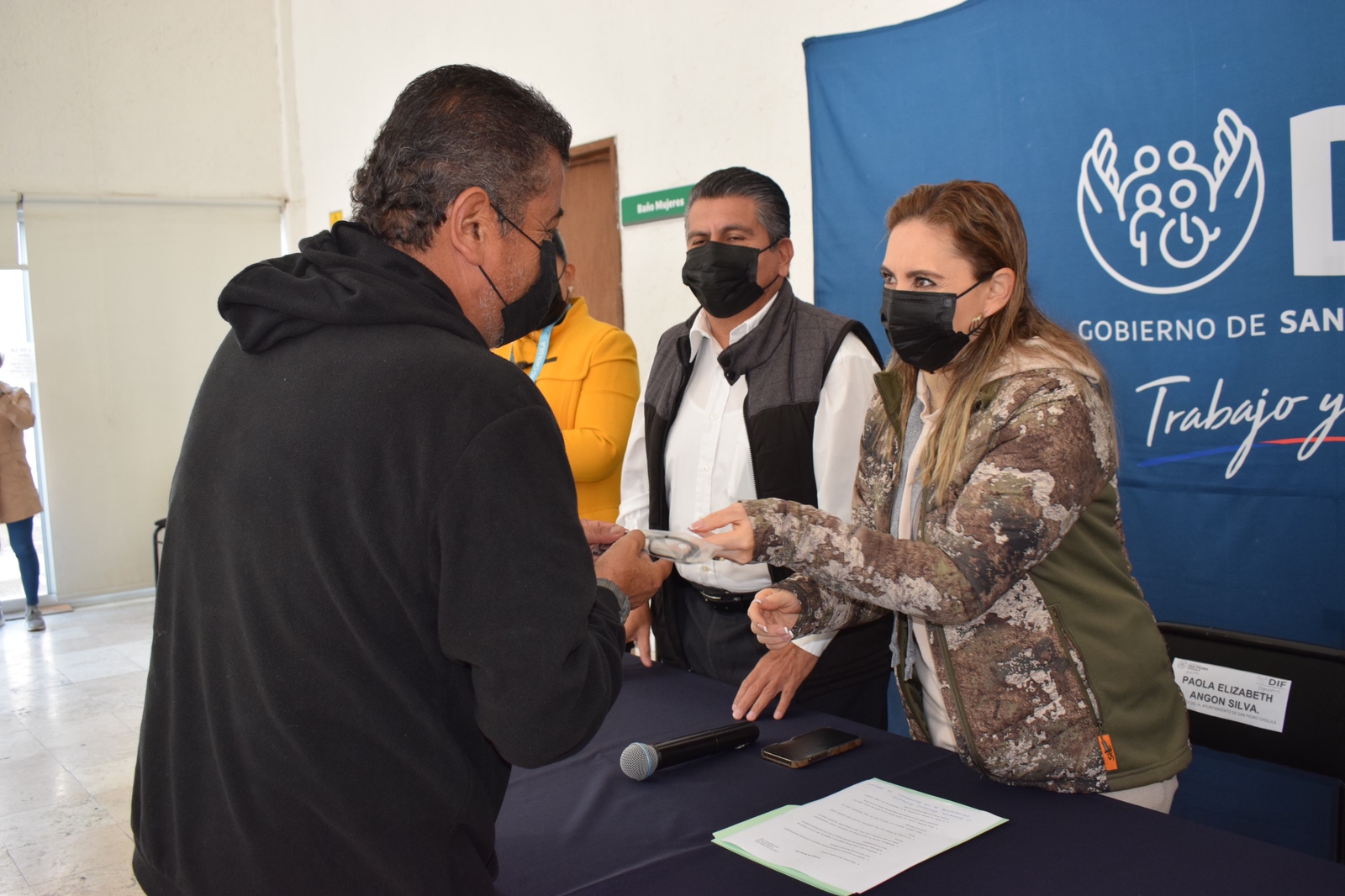 Gobierno de Cholula procura la salud visual de adultos mayores: Paola Angon