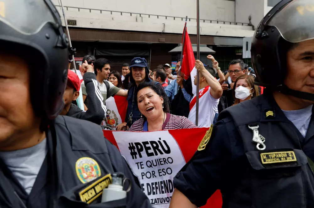 Por: Cortesía Desalojan a manifestantes de planta de gas en Perú; reportan 2 heridos