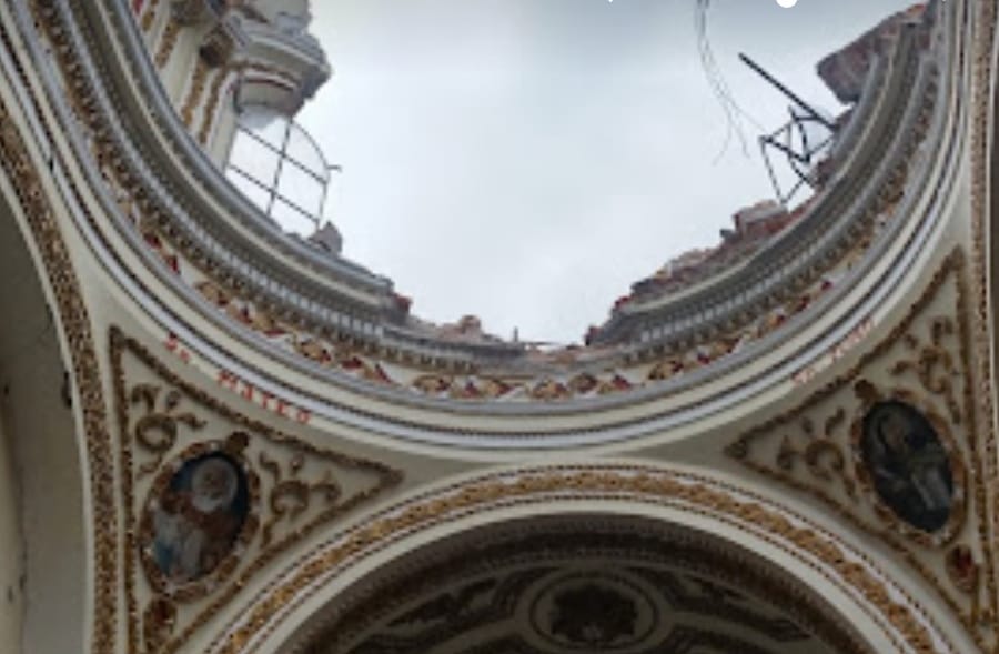 Principales y sacristanes inician trabajos de rehabilitación de cúpula de la iglesia de San Cristóbal Tepontla