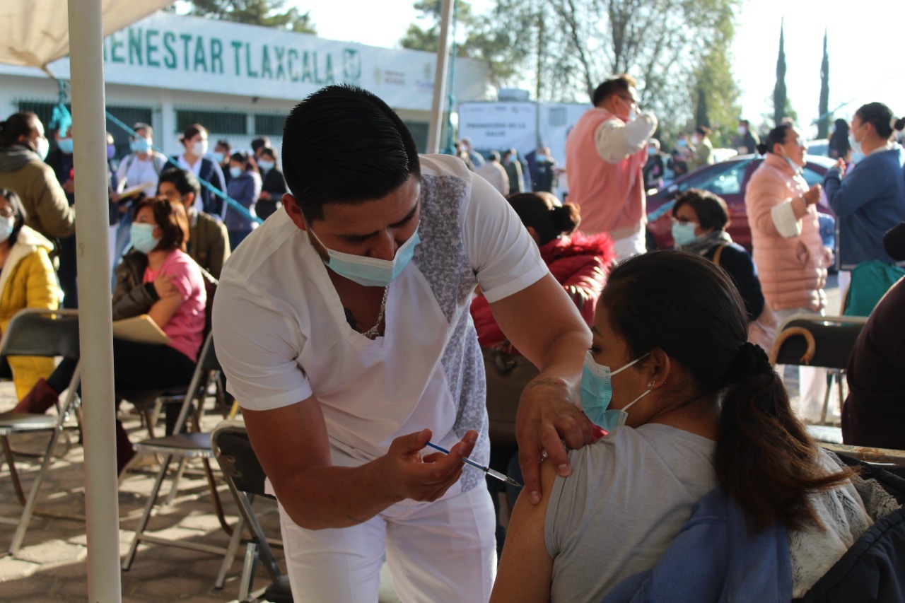 Por: Cortesía Tlaxcaltecas podrán vacunarse cada seis meses contra Covid-19
