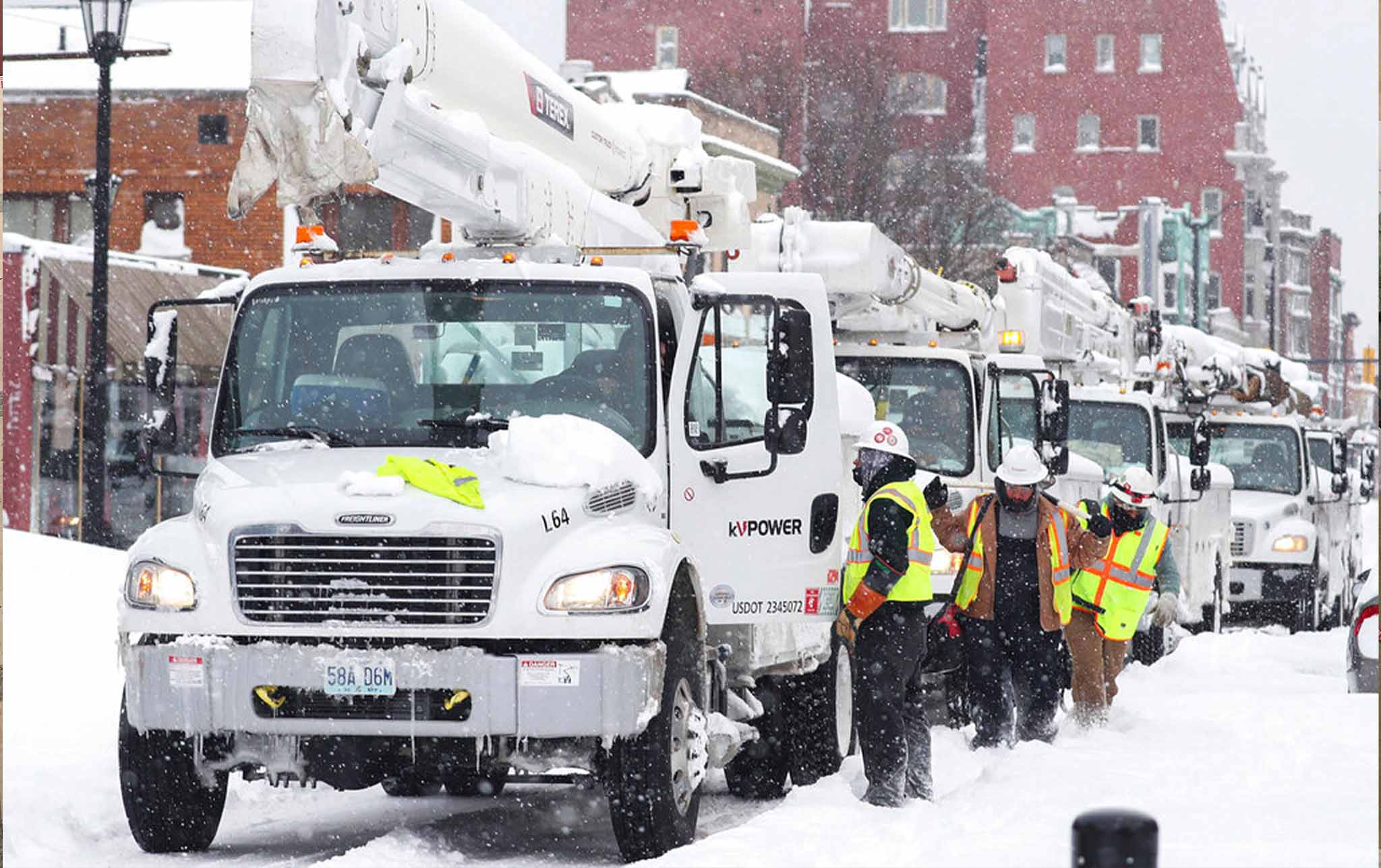 Por: Cortesía Nieve comienza a descongelarse en NY, policía busca víctimas casa por casa