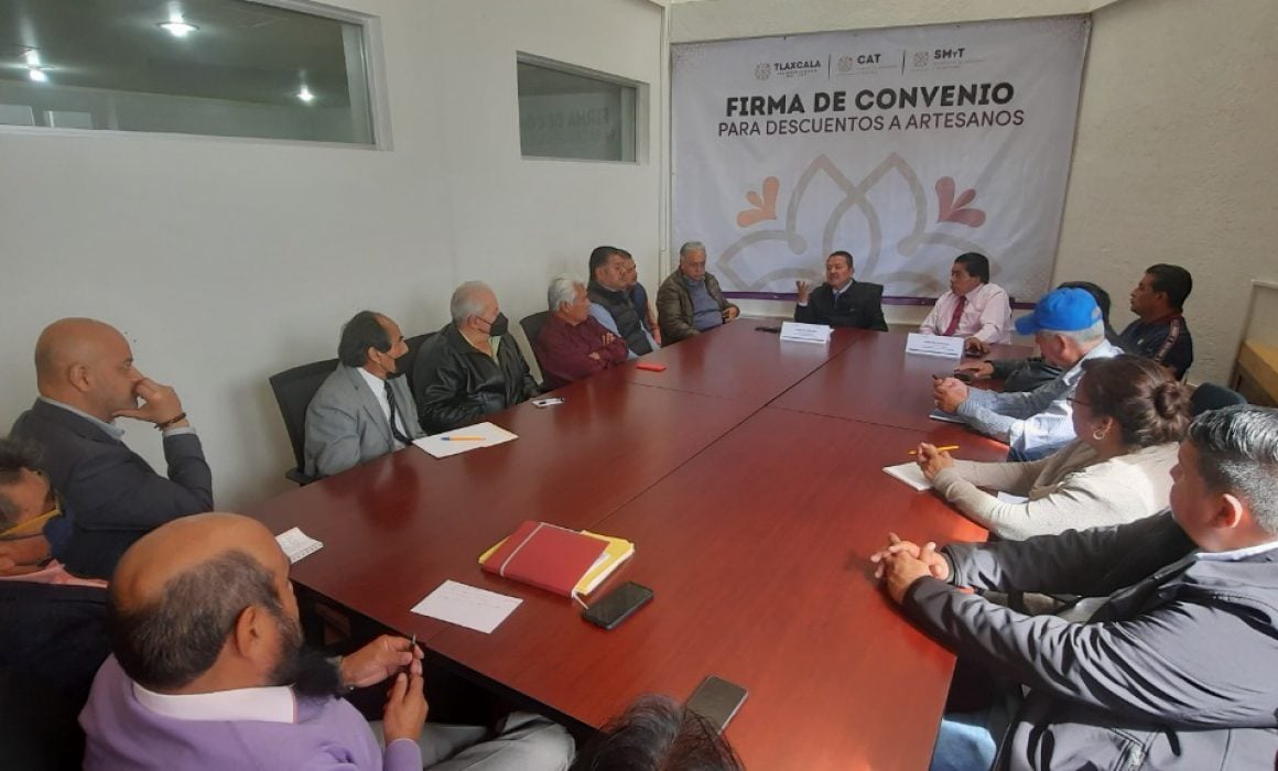 Apoya gobierno estatal a artesanos con descuento en transporte público