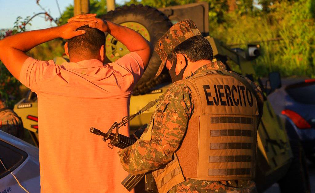 Por: Cortesía El Salvador despliega 10,000 soldados y policías en violento suburbio de la capital dominado por pandillas