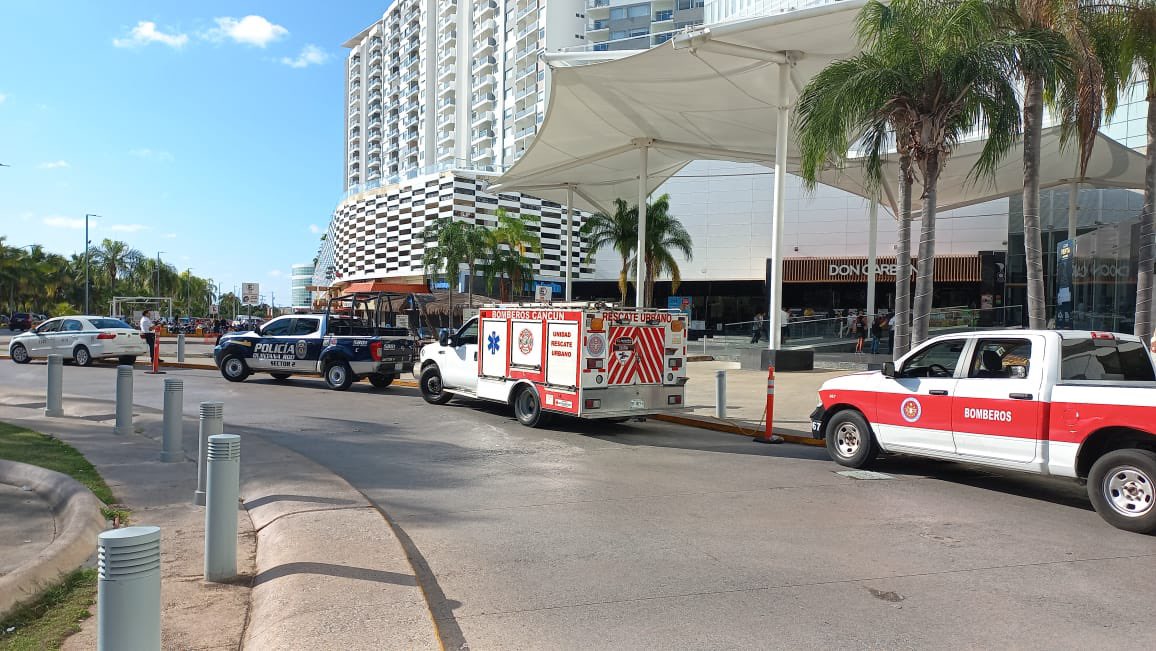 Por: Cortesía Se registró una explosión Plaza Las Américas, en Cancún, hay al menos 2 personas heridas