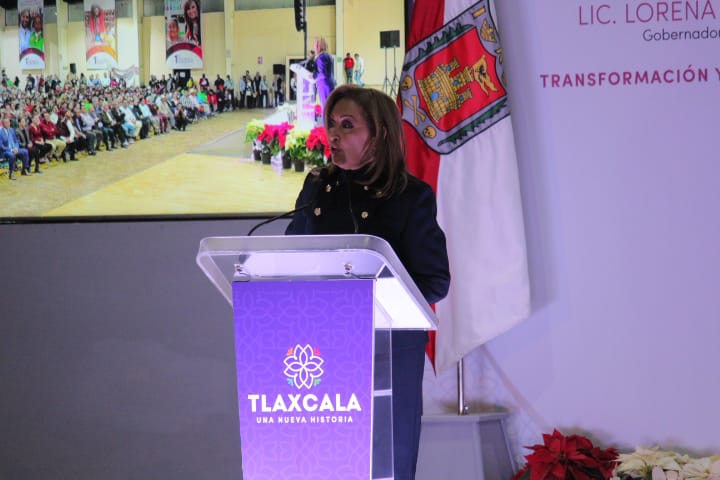 Cumple Lorena Cuéllar con Informe regional en Apizaco