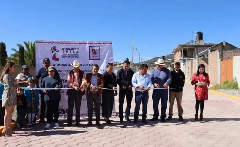 Alcalde de Tetla finaliza año entregando obras públicas en las comunidades