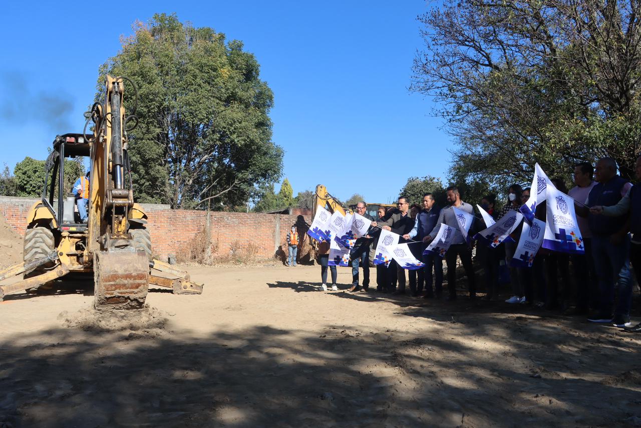 Colocan primera piedra de la Unidad Médica de Salud con Centro de Atención Rural al Adolescente en Cuautlancingo