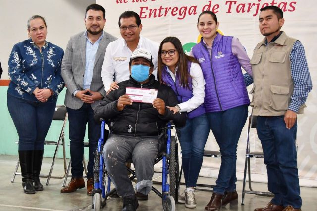 Por: Cortesía Ayuntamiento de Huamantla entrega tarjetas de apoyo en pensión del bienestar