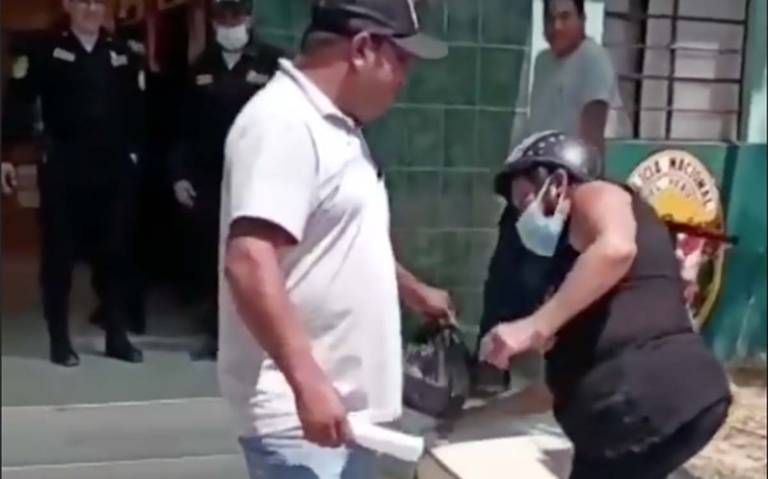 Por: Cortesía Hombre sale de la cárcel y es recibido por su madre a "cinturonazos" (Vídeo)